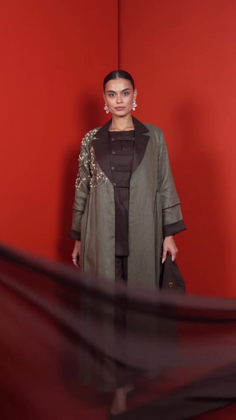 Elegant Embroidered Open Abaya & Inner Slip Set – Available in Midnight Black & Deep Earth Brown