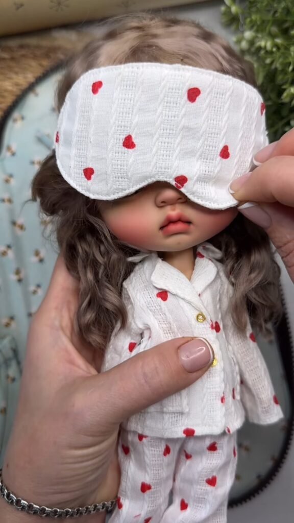 Doll Pajama Set with Sleep Mask & Travel Carrying Case | Cute Bee Print Pajamas Outfit for Collectible Art Dolls - Photo 4