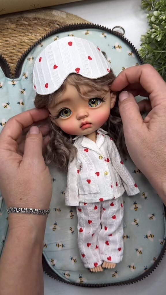 Doll Pajama Set with Sleep Mask & Travel Carrying Case | Cute Bee Print Pajamas Outfit for Collectible Art Dolls - Photo 3