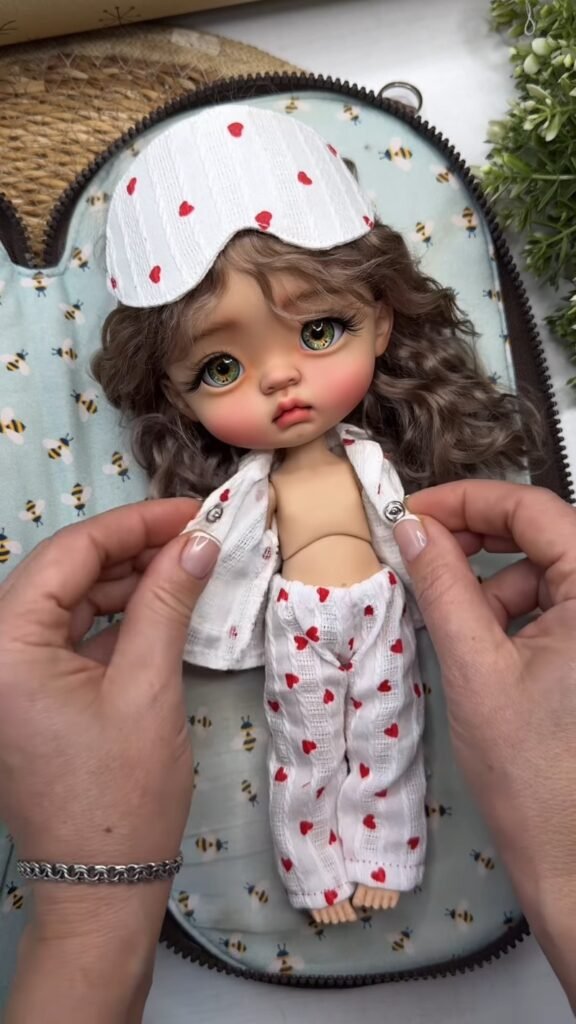Doll Pajama Set with Sleep Mask & Travel Carrying Case | Cute Bee Print Pajamas Outfit for Collectible Art Dolls - Photo 2