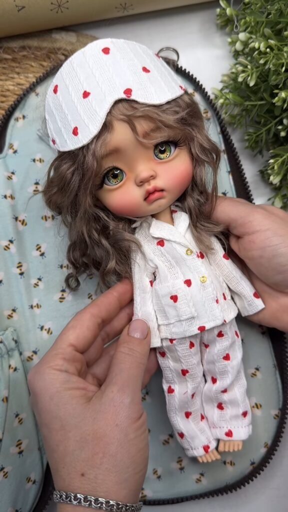 Doll Pajama Set with Sleep Mask & Travel Carrying Case | Cute Bee Print Pajamas Outfit for Collectible Art Dolls - Photo 1